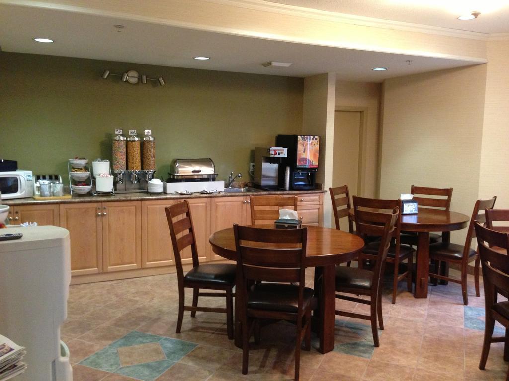 Canadas Best Value Inn Langley/Vancouver Екстериор снимка