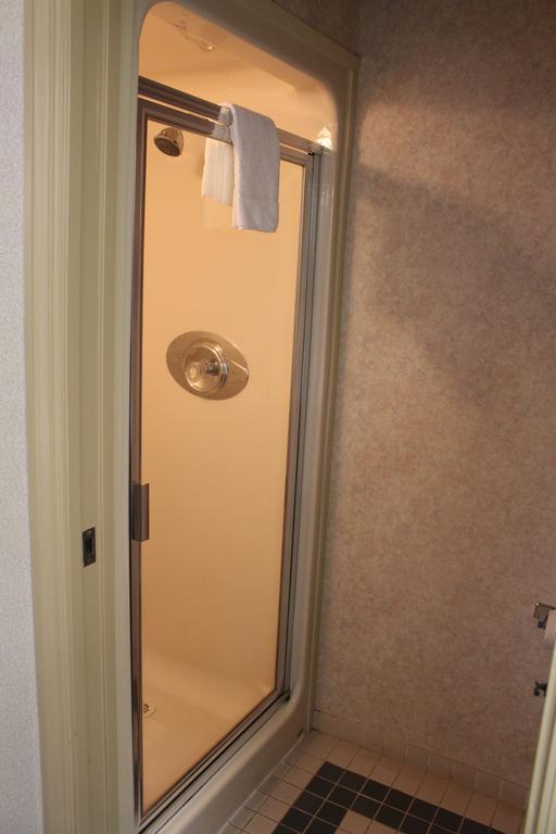 Canadas Best Value Inn Langley/Vancouver Екстериор снимка