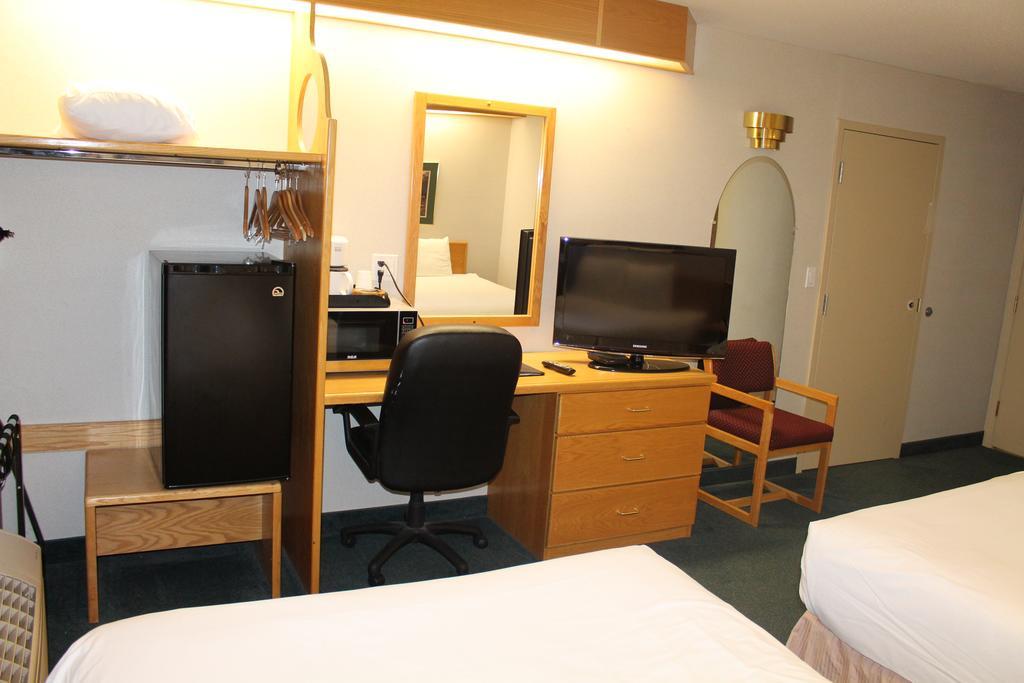 Canadas Best Value Inn Langley/Vancouver Екстериор снимка