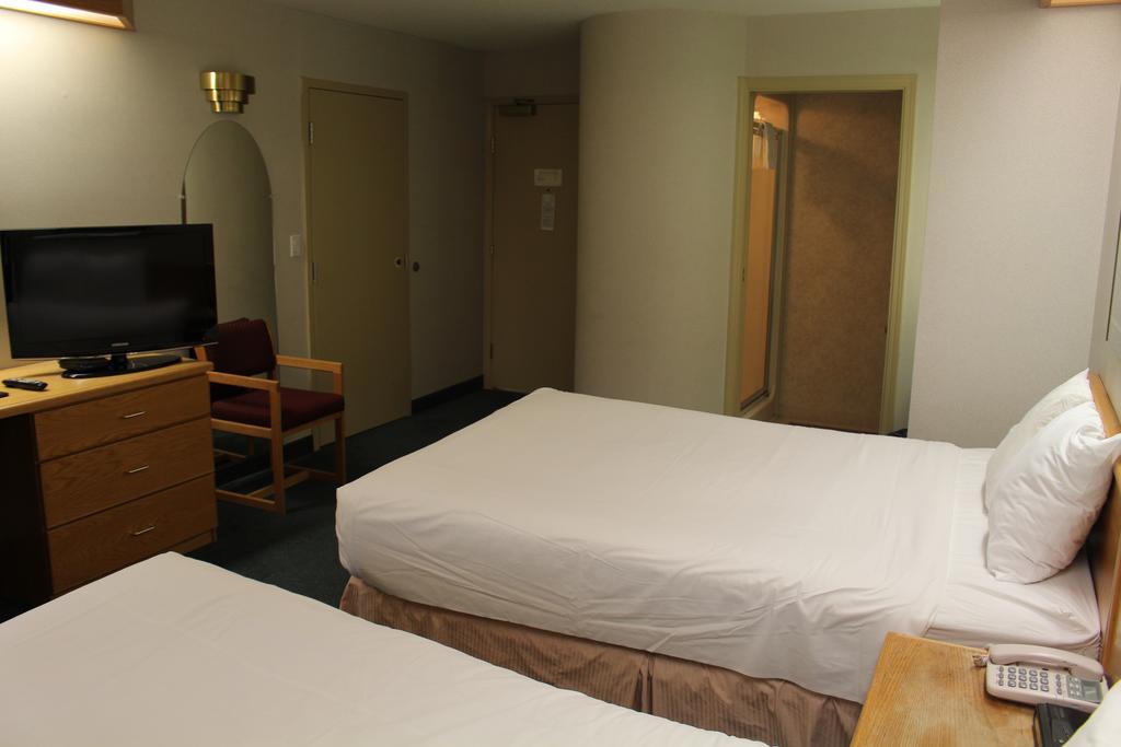 Canadas Best Value Inn Langley/Vancouver Екстериор снимка