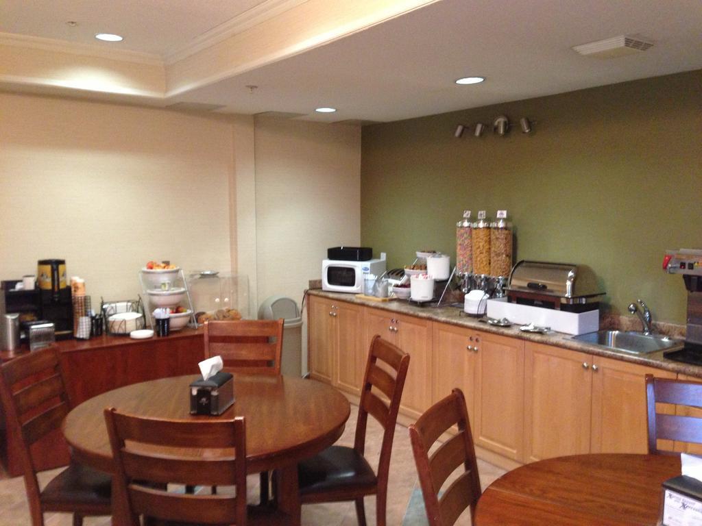 Canadas Best Value Inn Langley/Vancouver Екстериор снимка