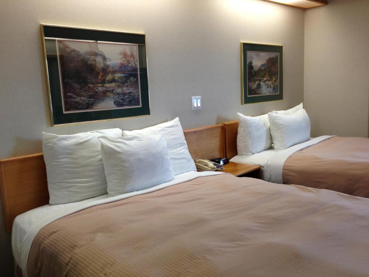 Canadas Best Value Inn Langley/Vancouver Екстериор снимка